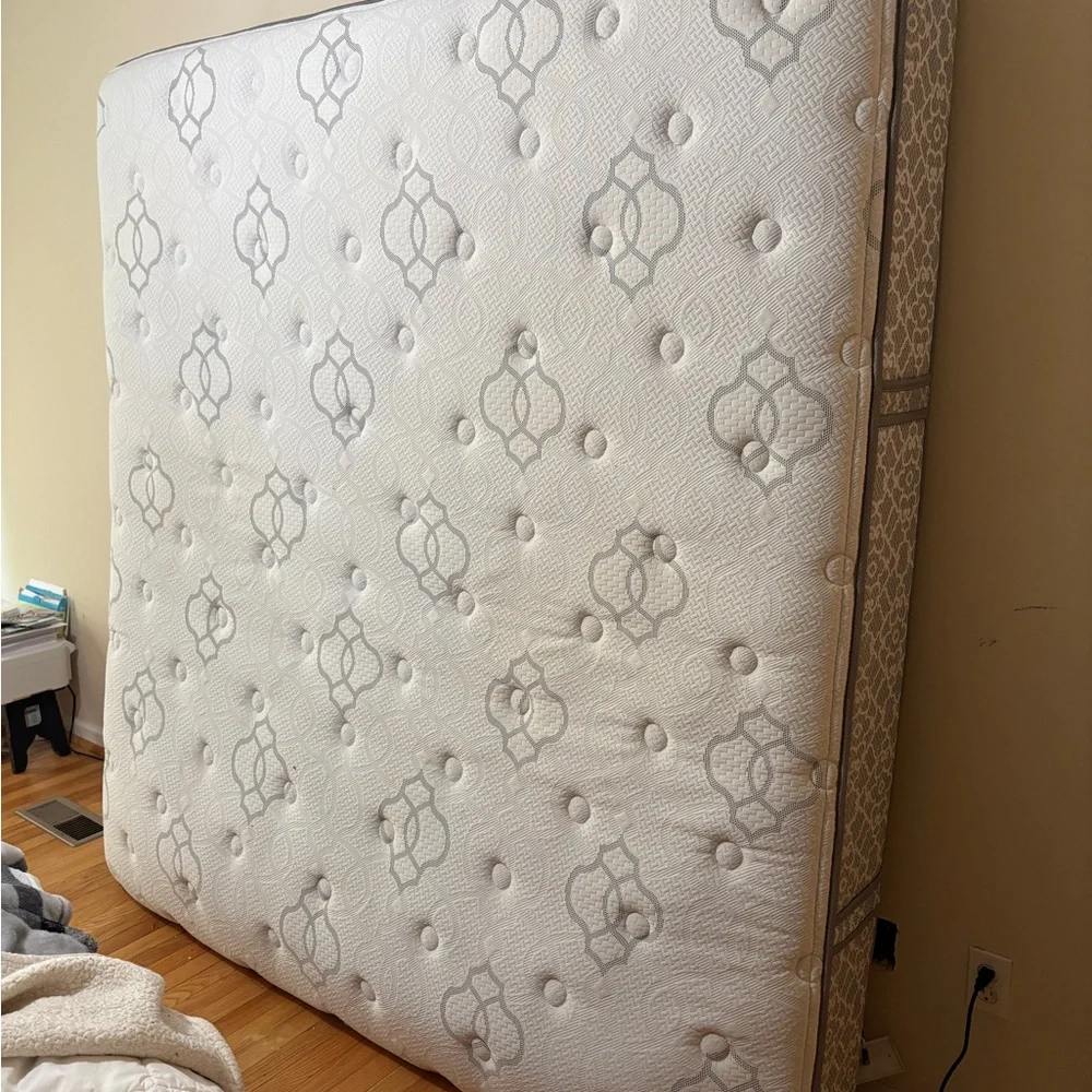 Serta Silverdale Mattress Topper - Cream/Beige